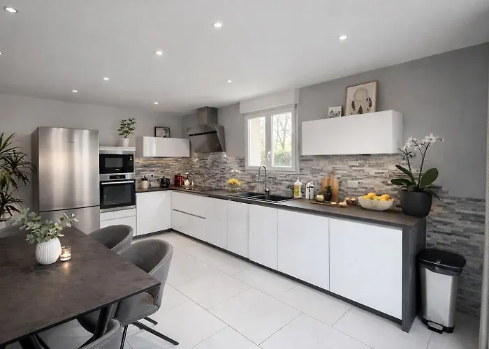 Holiday home Maison Avec Piscine *