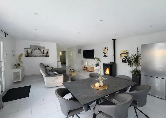 Maison Avec Piscine Holiday home *