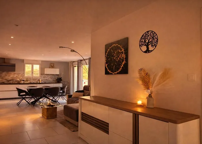 Holiday home Maison Avec Piscine *