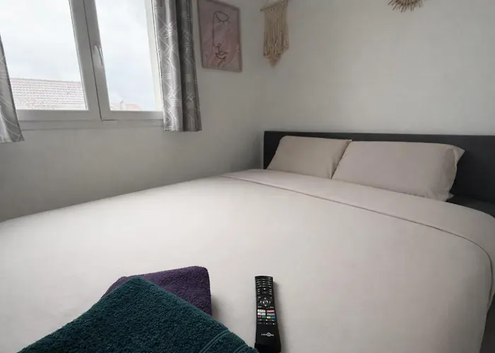 Holiday home Maison Avec Piscine *